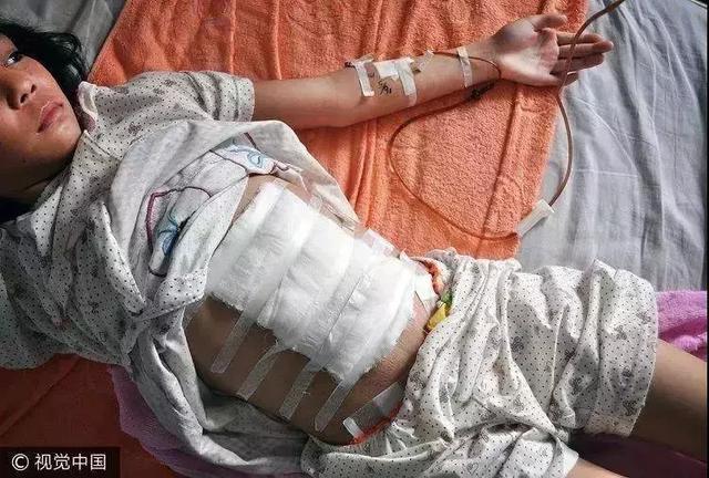 15岁女生被万人凌辱,真相让人心寒...