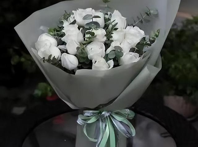 三观震碎!女子发万字长文哭诉:中山大学教授是伪君子,玩弄感情