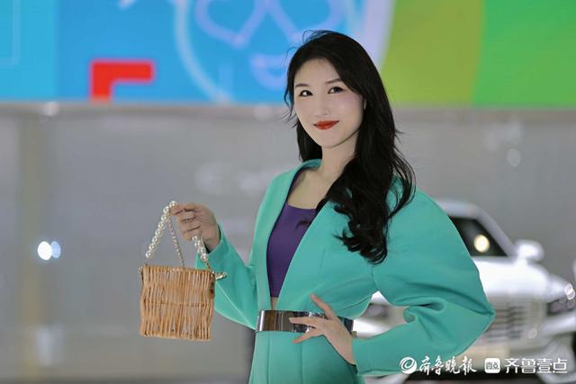 情报员拍客团|齐鲁车展豪车美女云集,趁着周末快和家人来逛逛吧