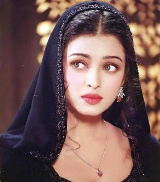 印度第一美人，美貌迷倒众生却遭国人唾骂，被迫和一棵香蕉树结婚