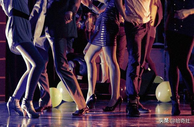 美女酒吧邂逅帅哥，惨遭杀害埋尸荒野，灵媒协助警方大破悬案