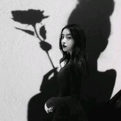 伤感意境美女头像图片_伤感头像女生2021最新的