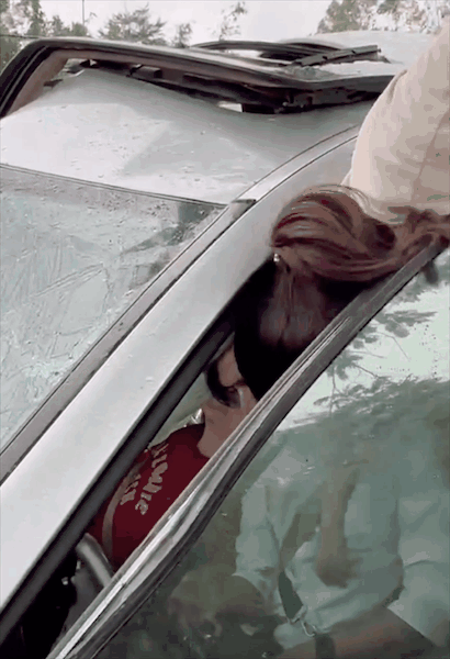 穿拖鞋扒车救人，这个90后美女护士被网友直呼：女侠