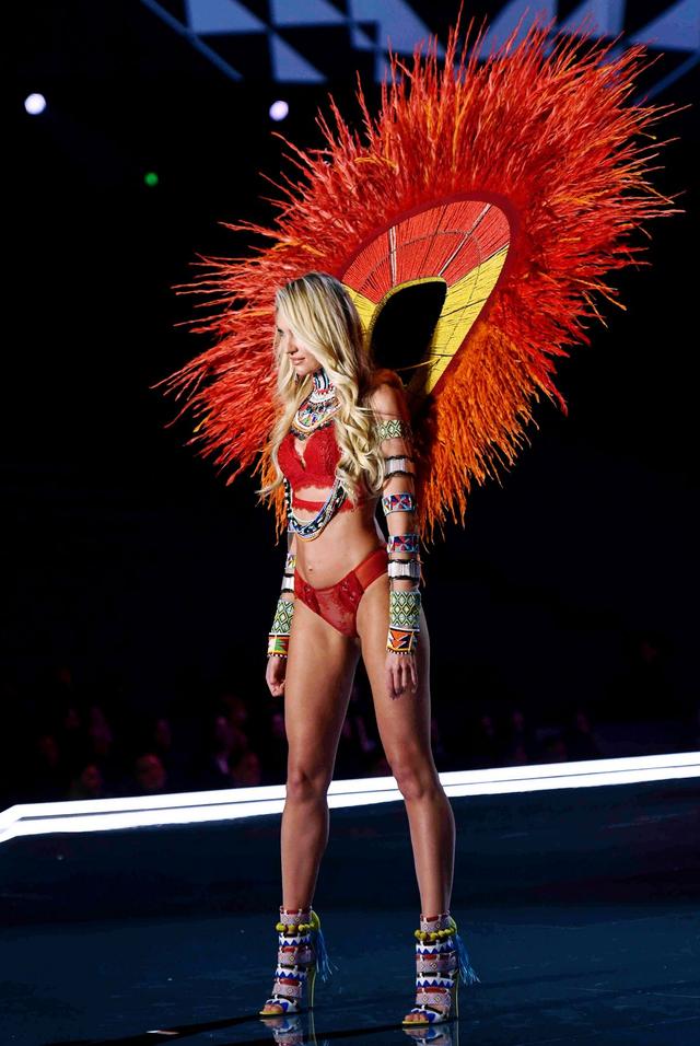 南非超模Candice Swanepoel（糖糖）在历届维密时装秀上的造型