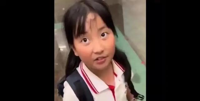 太牛了！中国女孩用英语酷评俄乌冲突走红，父母做对了什么？