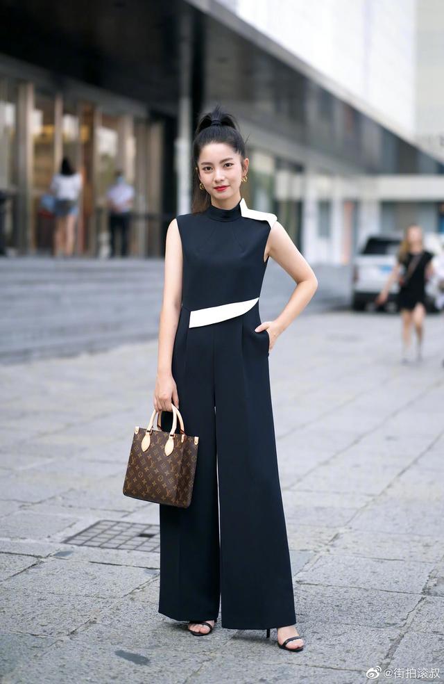 看街拍 识包包：苏杭美女都背什么包？