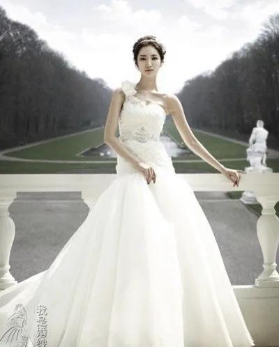 每个女孩都有一个婚纱梦,而我是个婚纱控