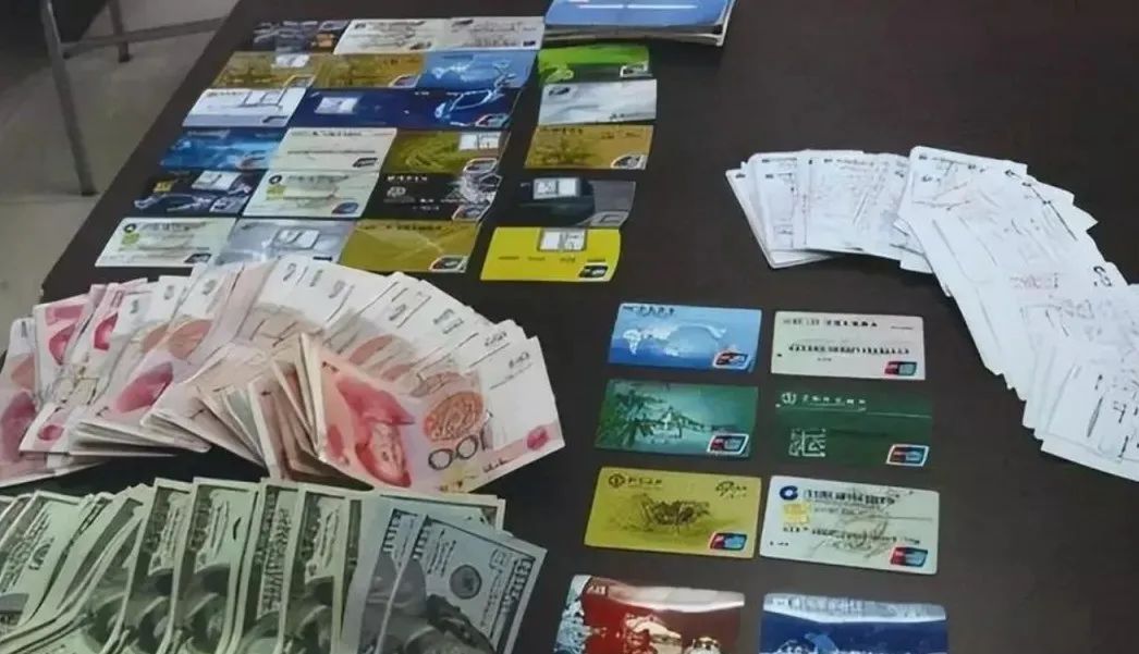 江苏女博士副厅长张美芳：捞了7套房，包养了15个，带女儿一起玩男人