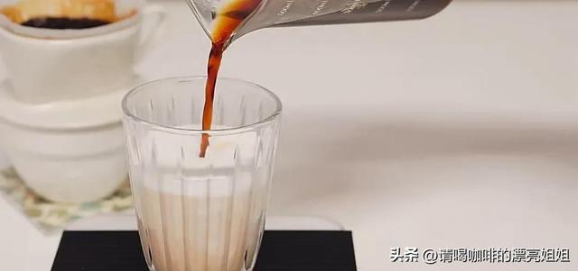 让文人们喜欢的、并纷纷写进书里的“欧蕾咖啡”到底是什么?