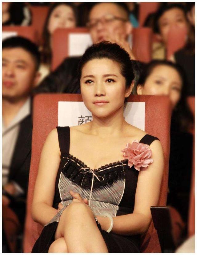 至今未婚的5位内地大龄女星，各有各的苦衷，最大51岁，最小49岁