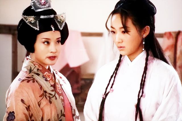 京城四美:有人未婚,有人离婚,有人是假富太太,有人被限制出境