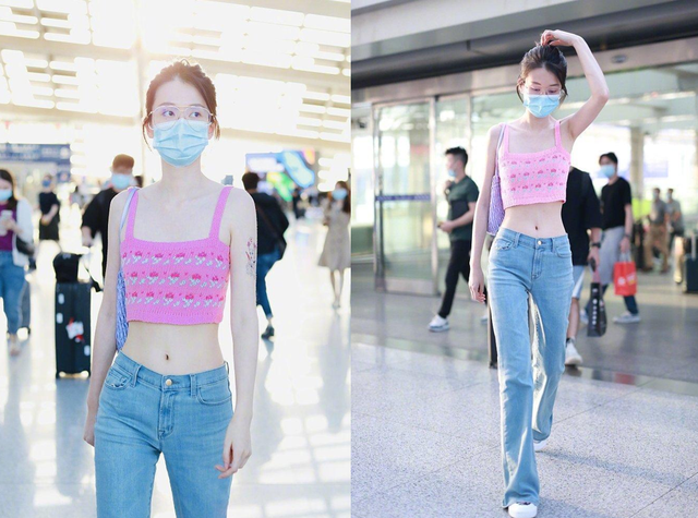 乔欣的身材比例简直逆天,戴眼镜穿吊带似清纯学妹,花式秀小蛮腰