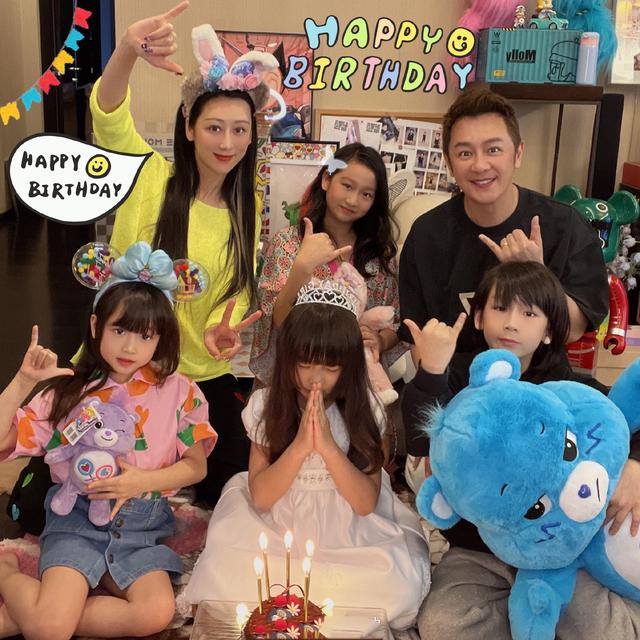 明明已为人母，却个个身材火辣、性感美艳，有人一口气连生四胎