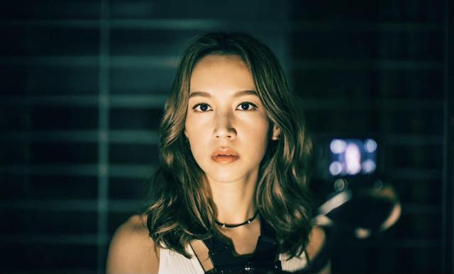 TVB混血女星主动要求加咸猪手戏！自愿被摸臀部，因丑闻事业受阻