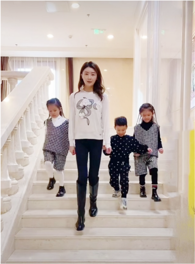 京城四美:有人未婚,有人离婚,有人是假富太太,有人被限制出境