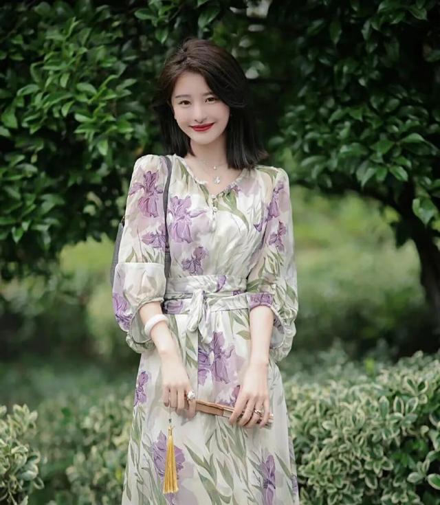 非常甜美的女孩