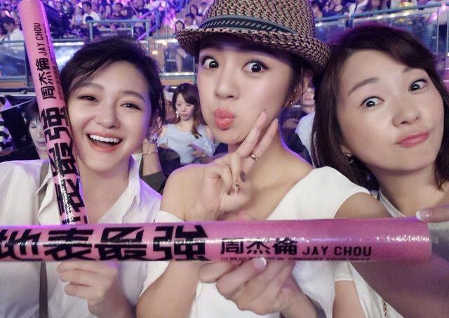 娱乐圈哪有真感情！这6对塑料姐妹花，为上位互踩，抢闺蜜老公