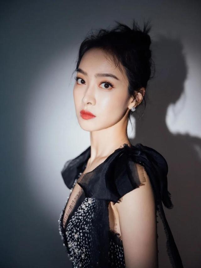 八位美女写真,风姿绰约小天仙,惊鸿一瞥清流溪,有你喜欢的吗?