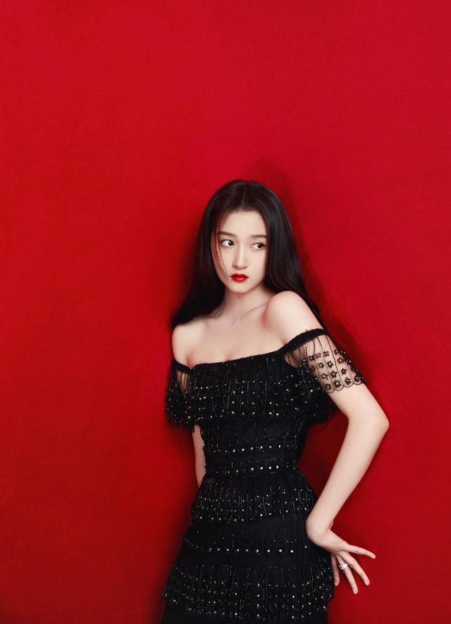 八位美女写真,风姿绰约小天仙,惊鸿一瞥清流溪,有你喜欢的吗?