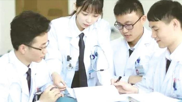 美女院长王莹落马：疯狂敛财与多名领导权色交易，最年轻的一把手