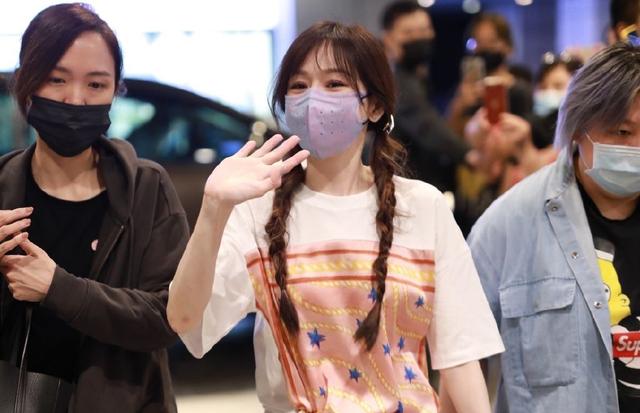 40岁王心凌凹少女！双马尾配粉T青春可爱，网友：身材造型是关键