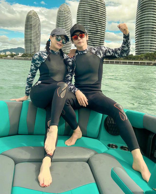 明明已为人母，却个个身材火辣、性感美艳，有人一口气连生四胎