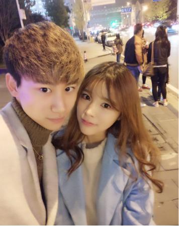 糖小幽直播家暴打Doinb屁股?网友炸锅了:100个离婚证!