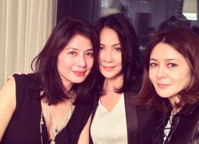 娱乐圈哪有真感情！这6对塑料姐妹花，为上位互踩，抢闺蜜老公