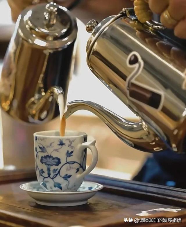 让文人们喜欢的、并纷纷写进书里的“欧蕾咖啡”到底是什么?