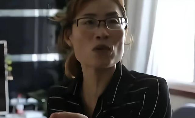 18年陕西女孩养蛇当宠物,不慎被咬伤,抢救时宁死不说是什么蛇