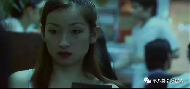 美过章子怡出道多年却一直不火,曾靠全裸照片博关注