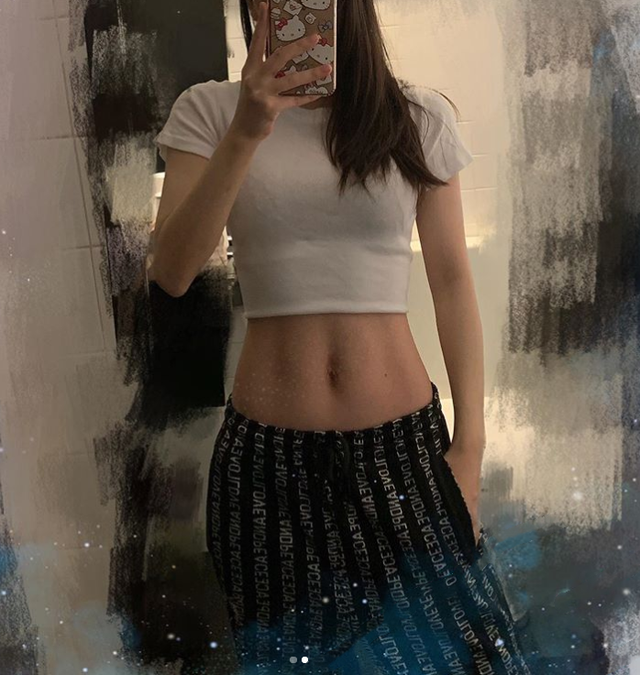 明明已为人母，却个个身材火辣、性感美艳，有人一口气连生四胎