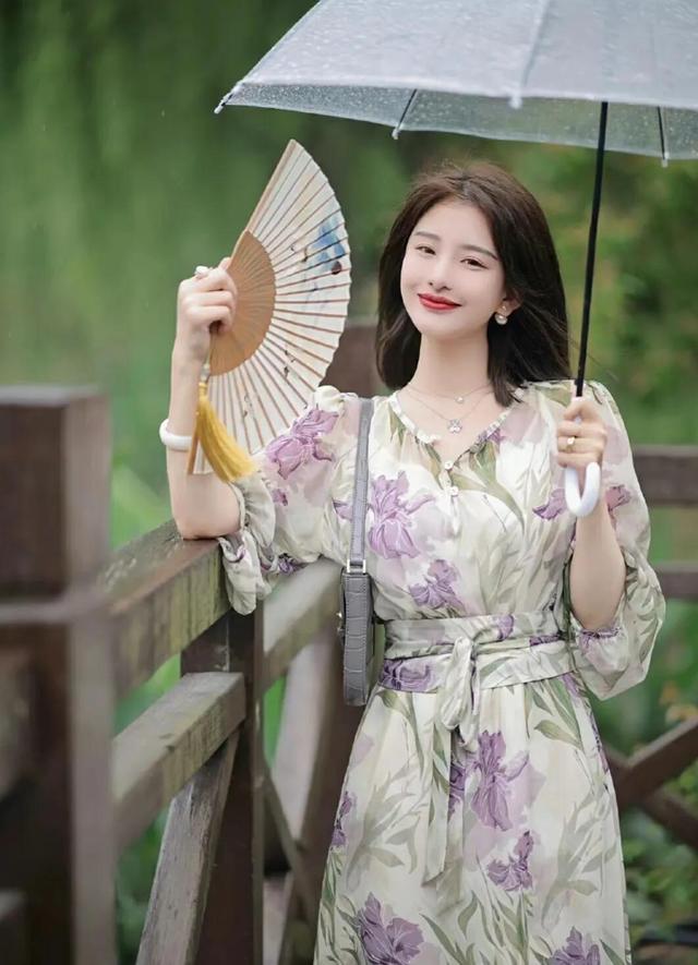 非常甜美的女孩