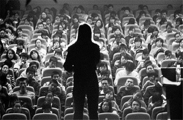 还记得15年前被黑人男友传染,公开得艾滋病的女生吗,她后来如何