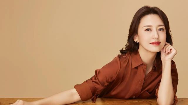 央视10大美女主持人,个个才貌双全,董卿知性,海霞端庄