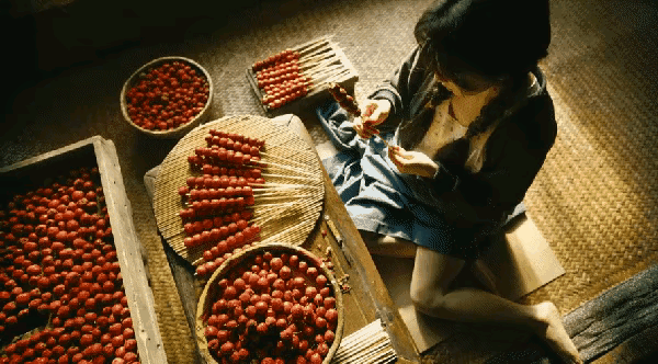 许晴的臀、舒淇的唇、李小冉的胸,这些中年女星性感起来能迷死人