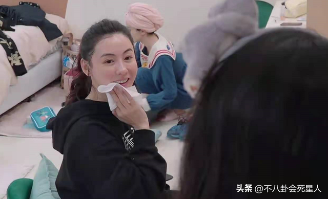 6大娱乐圈全员素颜名场面,卸了妆的女星比美,才是真的刺激