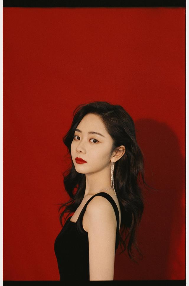 八位美女写真,风姿绰约小天仙,惊鸿一瞥清流溪,有你喜欢的吗?