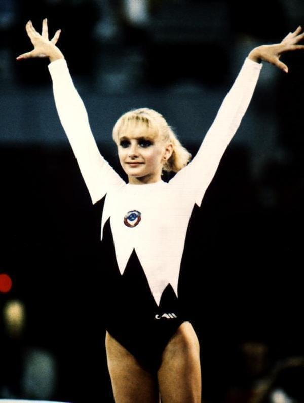 心碎！体操女神自曝15岁时遭遇性侵，施暴者竟是奥运6金王