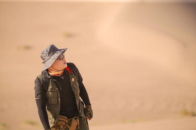 《极限挑战6》沙漠徒步困难重重 成员逆风而行一起拼