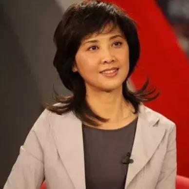 女儿国国王朱琳朗诵《致橡树》，人美声音更美