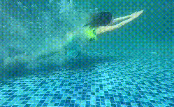 明明已为人母，却个个身材火辣、性感美艳，有人一口气连生四胎