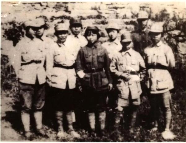 应征女青年看过来：女兵标准发型是啥样？