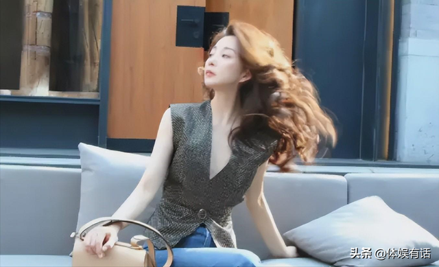 许晴的臀、舒淇的唇、李小冉的胸,这些中年女星性感起来能迷死人