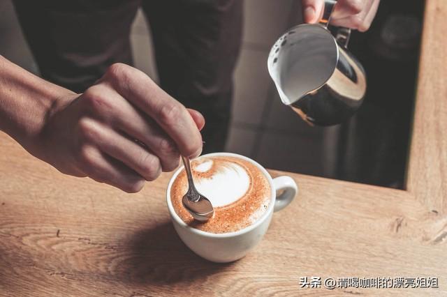 让文人们喜欢的、并纷纷写进书里的“欧蕾咖啡”到底是什么?