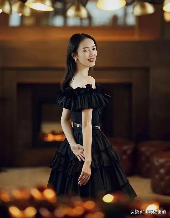 时尚先生红毯暗战，万茜又美又欲，吴宣仪清凉性感，金晨艳压全场