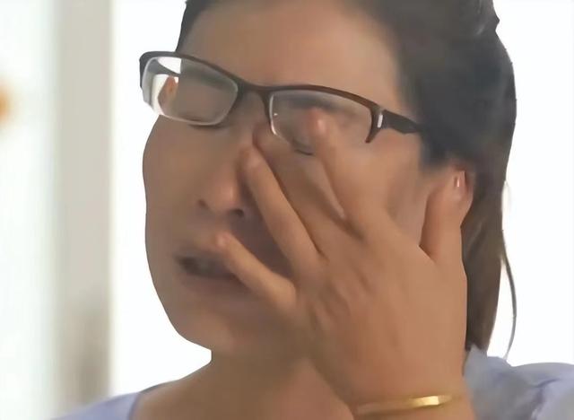 18年陕西女孩养蛇当宠物,不慎被咬伤,抢救时宁死不说是什么蛇