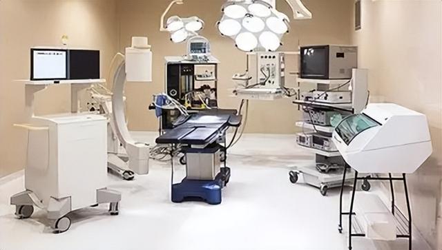 美女院长王莹落马：疯狂敛财与多名领导权色交易，最年轻的一把手