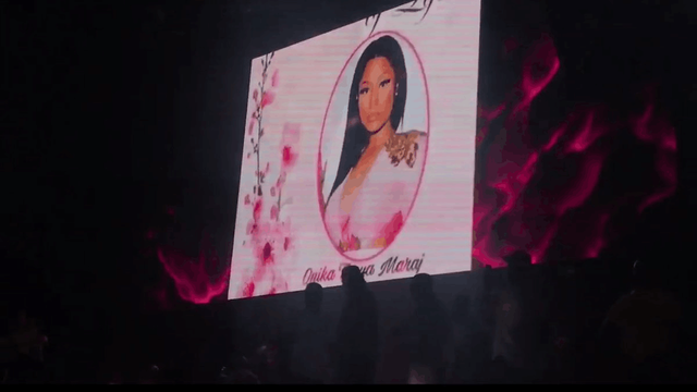 从超市雇员,到脱衣舞女,最后成为打破历史记录的当红说唱女歌手