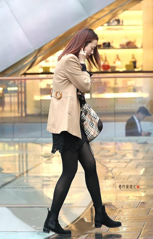 街拍:丝袜美女,穿来穿去还得是黑丝